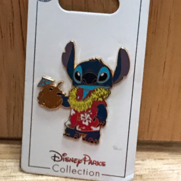 Disney Parks STITCH Luau Pin - Picture 2 of 4
